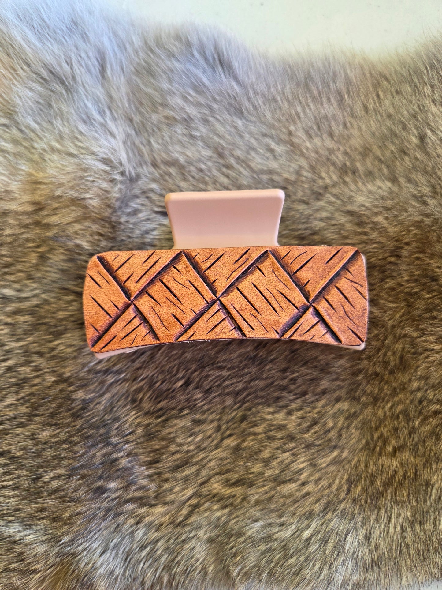 Medium claw clip